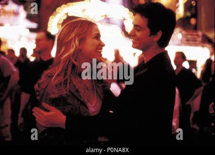 Titre original : COYOTE UGLY. Titre en anglais : COYOTE UGLY. Directeur du film : DAVID MCNALLY. Année : 2000. Stars : PIPER PERABO ADAM GARCIA ;. Credit : Touchstone Pictures / MASI, FRANK / Album Banque D'Images