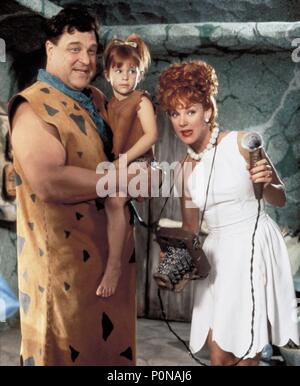 Titre original : LE FLINTSTONES. Titre en anglais : LE FLINTSTONES. Directeur de film : Brian Levant. Année : 1994. Stars : John Goodman, ELIZABETH PERKINS. Credit : UNIVERSAL PICTURES / BATZDORFF, RON / Album Banque D'Images