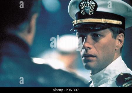 Film Original Title : U-571. Titre en anglais : U-571. JONATHAN MOSTOW Réalisateur :. Année : 2000. Stars : Matthew Broderick, Jon Bon Jovi. Credit : UNIVERSAL PICTURES / Album Banque D'Images