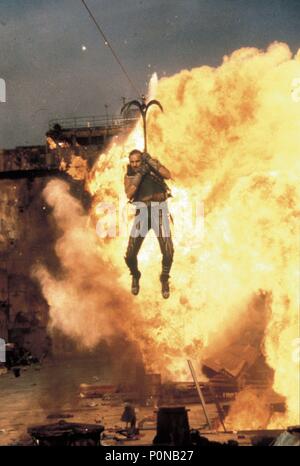 Titre original : Waterworld. Titre en anglais : Waterworld. Directeur de film : Kevin Reynolds. Année : 1995. Stars : Kevin Costner. Credit : UNIVERSAL PICTURES / VERRE, BEN / Album Banque D'Images