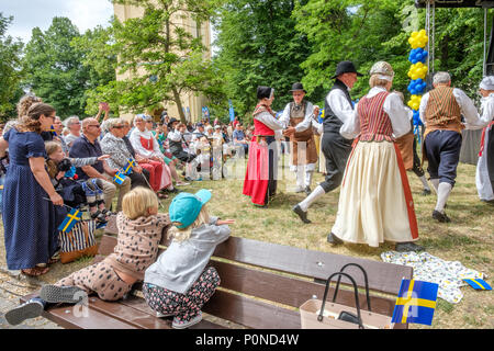 Au cours de danse folklorique suédoise à l'occasion de la fête nationale de l'Olai Park de Bolton. Bolton est une ville industrielle en Suède. Banque D'Images