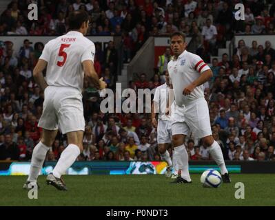 Manchester, UK, Robbie Williams joue à l'aide de soccer de l'aide de l'unicef, Ian crédit Fairbrother/ Alamy Stock Photos Banque D'Images