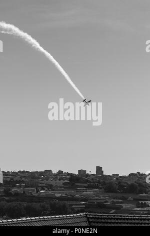 Un tour effectué au cours de la Red Bull Air Race à Porto, 2017 Banque D'Images