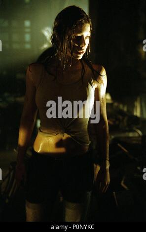 Titre original : Texas Chainsaw Massacre, THE. Titre en anglais : Texas Chainsaw Massacre, THE. Film Réalisateur : Marcus Nispel. Année : 2003. Stars : Jessica Biel. Credit : New Line Cinema / Album Banque D'Images