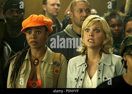 Titre original : Scary Movie 3. Titre en anglais : Scary Movie 3. Directeur du film : David Zucker. Année : 2003. Stars : Anna Faris, REGINA HALL. Copyright : Editorial l'intérieur uniquement. C'est un document distribué au public. Les droits d'accès uniquement, aucune licence de droit d'auteur prévue. Autorisation obligatoire à l'icône visuelle (www.visual-icon.com) est requise pour la reproduction de cette image. Credit : DIMENSION FILMS / GROSSMAN, MARNI / Album Banque D'Images