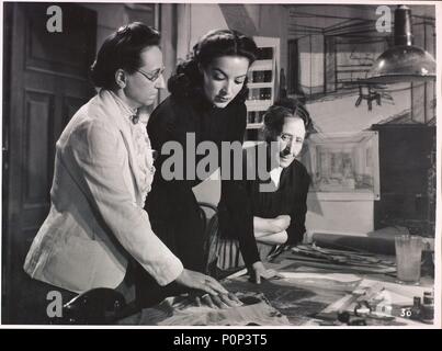 Titre original : LA CORONA NEGRA. Titre en anglais : BLACK CROWN. Directeur : LUIS SASLAVSKY Film. Année : 1951. Stars : Julia CABA ALBA ; MARIA FELIX. Credit : SUEVIA FILMS-CESAREO GONZALEZ/GUION PROD. Album // CINEMATOGRAFICAS Banque D'Images