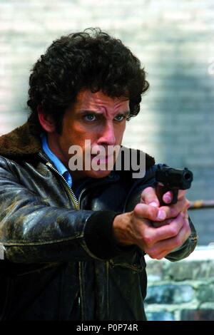 Titre original : Starsky & Hutch. Titre en anglais : Starsky & Hutch. Directeur de film : TODD PHILLIPS. Année : 2004. Stars : Ben Stiller. Credit : WARNER BROS/MIRAMAX / Album Banque D'Images