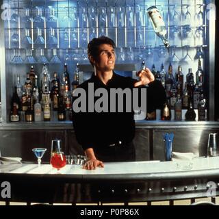 Titre original : cocktail. Titre en anglais : cocktail. Directeur de film : Roger Donaldson. Année : 1988. Stars : TOM CRUISE. Credit : Touchstone Pictures / Album Banque D'Images