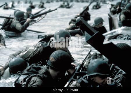 Titre original : Saving Private Ryan. Titre en anglais : il faut sauver le soldat Ryan. Film Réalisateur : Steven Spielberg. Année : 1998. Credit : DREAMWORKS / JAMES, David / Album Banque D'Images