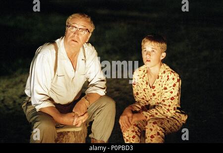 Titre original : SECONDHAND LIONS. Titre en anglais : SECONDHAND LIONS. Film Réalisateur : TIM MC CANLIES. Année : 2003. Stars : Michael Caine ; Haley Joel Osment. Credit : New Line Productions / REDIN, VAN / Album Banque D'Images