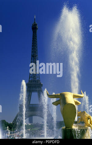 Historique 1988 CE MOMENT À FONTAINES DU TROCADÉRO PALAIS DE CHAILLOT TOUR EIFFEL TOWER PARIS FRANCE Banque D'Images