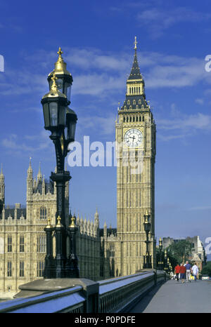 Historique 1988 BIG BEN HOUSES OF PARLIAMENT WESTMINSTER BRIDGE LONDON ENGLAND UK Banque D'Images