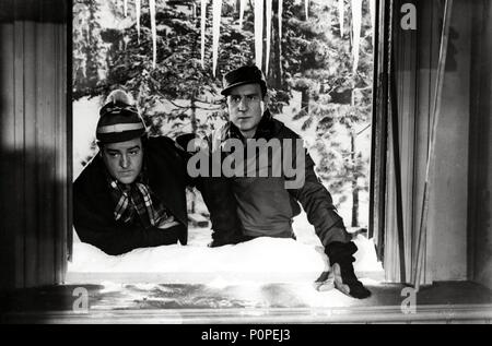 Titre original : SUR LA GLACE. Titre en anglais : SUR LA GLACE. Directeur de film : CHARLES LAMONT. Année : 1943. Stars : BUD ABBOTT ET LOU COSTELLO. Credit : UNIVERSAL PICTURES / Album Banque D'Images