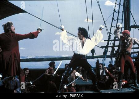 Titre original : The Pirates of Penzance. Titre en anglais : The Pirates of Penzance. Directeur de film : WILFORD Leach. Année : 1983. Stars : Kevin Kline. Credit : UNIVERSAL PICTURES / Album Banque D'Images