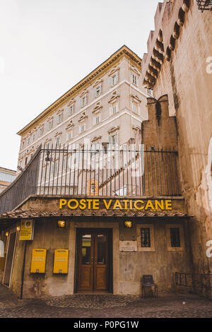 ROME, ITALIE - 10 mars 2018 : façade de Vatican office service postal Banque D'Images