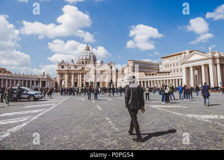 ROME, ITALIE - 10 mars 2018 : par la place Saint Pierre Banque D'Images