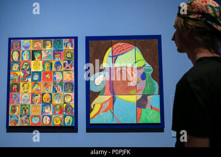 Les visiteurs assistent à "prendre une photo" de l'exposition. "Prendre une photo" à la National Gallery est une exposition d'œuvres d'écoliers du primaire inspiré par Pintoricchio Penelope's avec les prétendants. L'exposition est présentée du 9 mai au 12 août 2018. Avec : Atmosphère, voir Où : London, Royaume-Uni Quand : 09 mai 2018 Credit : Dinendra Haria/WENN Banque D'Images