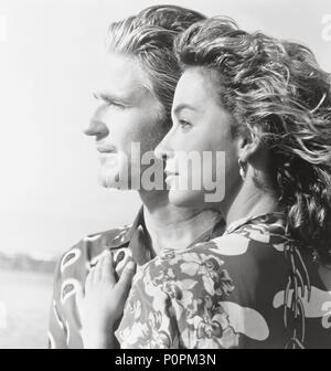 Titre original : ANN. Titre en anglais : ANN. Directeur de film : Carroll Ballard. Année : 1992. Stars : MATTHEW MODINE ; JENNIFER GREY. Credit : TRI STAR PHOTOS / Album Banque D'Images