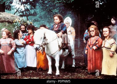 Titre original : WILLOW. Titre en anglais : WILLOW. Film Réalisateur : Ron Howard. Année : 1988. Stars : WARWICK DAVIS. Credit : LUCASFILM / Album Banque D'Images