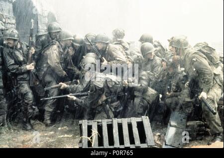 Titre original : Saving Private Ryan. Titre en anglais : il faut sauver le soldat Ryan. Film Réalisateur : Steven Spielberg. Année : 1998. Credit : DREAMWORKS / JAMES, David / Album Banque D'Images