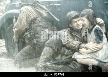 Titre original : Saving Private Ryan. Titre en anglais : il faut sauver le soldat Ryan. Film Réalisateur : Steven Spielberg. Année : 1998. Credit : DREAMWORKS / JAMES, David / Album Banque D'Images