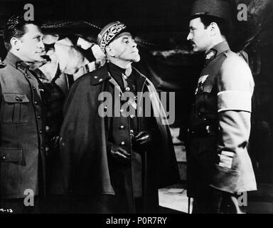 Titre original : SENTIERS DE LA GLOIRE. Titre en anglais : SENTIERS DE LA GLOIRE. Directeur de film : Stanley Kubrick. Année : 1957. Stars : KIRK DOUGLAS ; GEORGE MACREADY. Credit : United Artists / Album Banque D'Images