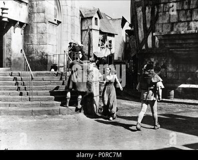 Titre original : Le Bossu de Notre-Dame. Titre en anglais : Le Bossu de Notre-Dame. Film Réalisateur : William DIETERLE. Année : 1939. Stars : Maureen O'HARA. Credit : RKO / Album Banque D'Images