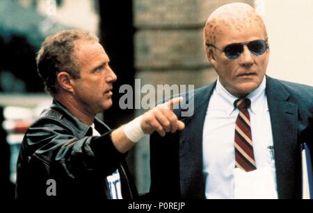 Titre original : ALIEN NATION. Titre en anglais : ALIEN NATION. Directeur de film : GRAHAM BAKER. Année : 1988. Stars : James Caan ; MANDY PATINKIN. Crédit : 20TH CENTURY FOX / Album Banque D'Images