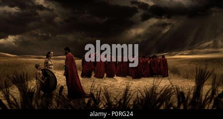 Titre : un film original. Titre en anglais : un. Film Réalisateur : Zack Snyder. Année : 2006. Stars : Lena Headey ; GERARD BUTLER. Credit : WARNER BROS. Album de photos / Banque D'Images