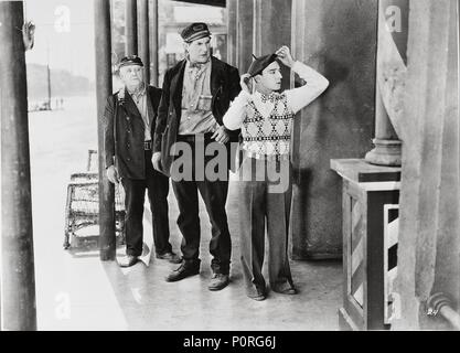 Titre original : STEAMBOAT BILL JR.. Titre en anglais : STEAMBOAT BILL JR.. Directeur de film : CHARLES REISNER. Année : 1928. Stars : Buster Keaton, ERNEST TORRENCE. Credit : United Artists / Album Banque D'Images