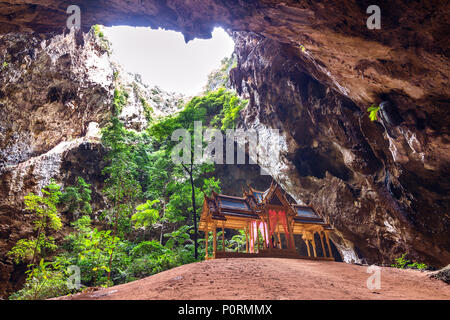 Phrayanakorn caverne dans la province de Prachuap Khiri Khan, Thaïlande. Banque D'Images