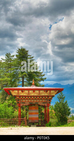 Moulin à prière dans le Semtokha Dzong, Thimphu, Bhoutan Banque D'Images