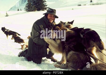 Titre original : WHITE FANG. Titre en anglais : WHITE FANG. Directeur de film : RANDAL KLEISER. Année : 1991. Stars :-Klaus Maria Brandauer. Credit : Touchstone Pictures / Album Banque D'Images