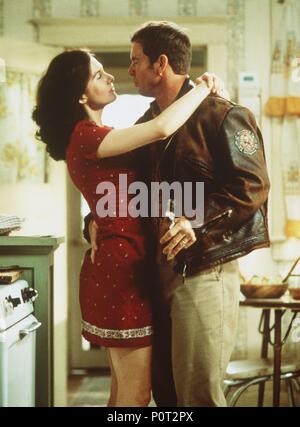 Titre original : FRÉQUENCE. Titre en anglais : FRÉQUENCE. Directeur : GREGORY HOBLIT Film. Année : 2000. Stars : Dennis Quaid ; ELIZABETH MITCHELL. Credit : New Line Cinema / Album Banque D'Images