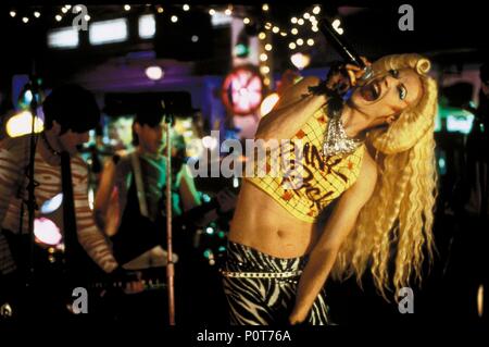 Titre original : HEDWIG AND THE ANGRY INCH. Titre en anglais : HEDWIG AND THE ANGRY INCH. Film Réalisateur : JOHN CAMERON MITCHELL. Année : 2001. Stars : JOHN CAMERON MITCHELL. Credit : New Line Cinema / GIRAUD, Sophie / Album Banque D'Images