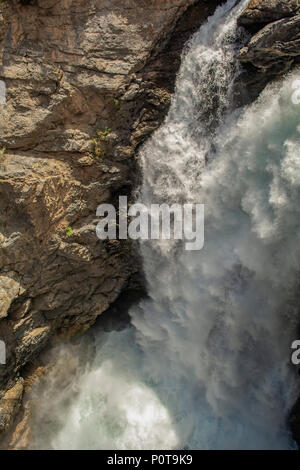 Ci-dessous la cascade Iskandar Kul, province de Sughd, Tadjikistan Banque D'Images