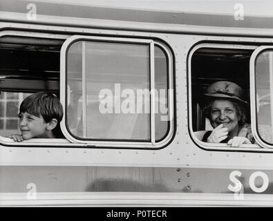 Film Original Titre : LE VOYAGE À ABONDANCE. Titre en anglais : LE VOYAGE À ABONDANCE. Directeur de film : PETER MASTERSON. Année : 1985. Stars : GERALDINE PAGE. Credit : ISLAND PHOTOS / Album Banque D'Images