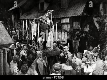 Titre du film d'origine : NOTRE DAME DE PARIS. Titre en anglais : Le Bossu de Notre-Dame. Directeur du film : JEAN DELANNOY. Année : 1956. Stars : Anthony Quinn. Credit : PARIS-FILM PRODUCTIONS/Allied Artists, Raymond Voinquel / Album / Banque D'Images