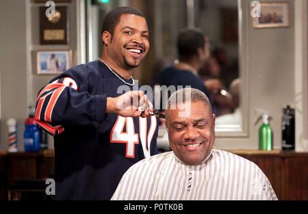 Titre original : BARBERSHOP 2 : BACK IN BUSINESS. Titre en anglais : BARBERSHOP 2 : BACK IN BUSINESS. Directeur de film : KEVIN RODNEY SULLIVAN. Année : 2004. Stars : ICE CUBE. Credit : Metro Goldwyn Mayer / BENNETT, TRACY / Album Banque D'Images