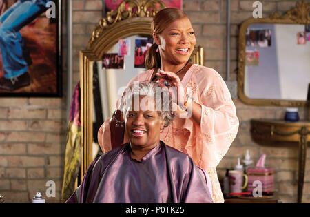 Titre original : BARBERSHOP 2 : BACK IN BUSINESS. Titre en anglais : BARBERSHOP 2 : BACK IN BUSINESS. Directeur de film : KEVIN RODNEY SULLIVAN. Année : 2004. Stars : QUEEN LATIFAH. Credit : Metro Goldwyn Mayer / BENNETT, TRACY / Album Banque D'Images