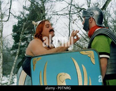 Titre original : Astérix et Obélix, Mission CLEOPATRE. Titre en anglais : Astérix et Obélix : Mission Cléopâtre. Film directeur : Alain CHABAT. Année : 2002. Stars : Gérard Depardieu. Credit : RENN PRODS/TF1 Films PRODUCTIONS/ / Album Banque D'Images