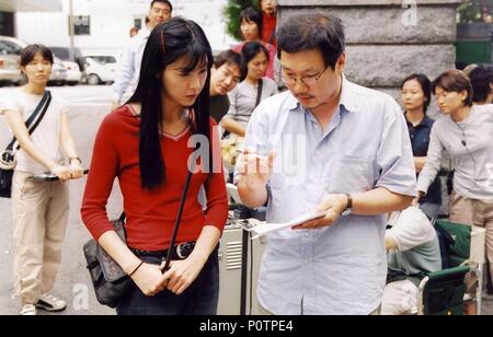 Film Original Title : FEMME EST L'AVENIR DE L'HOMME, LA. Titre en anglais : FEMME EST L'AVENIR DE L'HOMME, LA. HONG SANGSOO Réalisateur :. Année : 2004. Banque D'Images