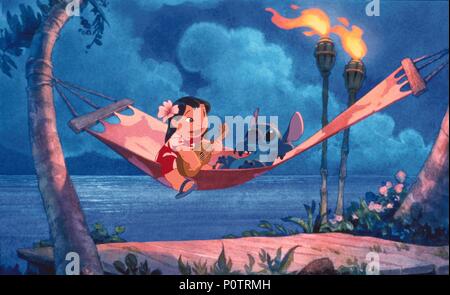 Titre original : Lilo & Stitch. Titre en anglais : Lilo & Stitch. Directeur de film : DEAN DEBLOIS, Chris Sanders. Année : 2002. Credit : WALT DISNEY PICTURES / Album Banque D'Images