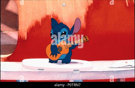 Titre original : Lilo & Stitch. Titre en anglais : Lilo & Stitch. Directeur de film : DEAN DEBLOIS, Chris Sanders. Année : 2002. Credit : WALT DISNEY PICTURES / Album Banque D'Images