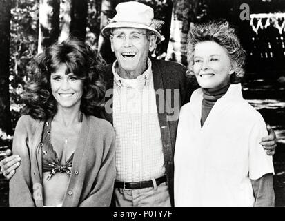 Titre original : ON GOLDEN POND. Titre en anglais : ON GOLDEN POND. Directeur de film : MARK RYDELL. Année : 1981. Stars : Katharine Hepburn, Henry Fonda, Jane Fonda. Credit : UNIVERSAL PICTURES / Album Banque D'Images