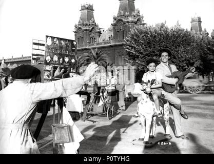 Titre original : HAY UN CAMINO A LA DERECHA. Titre en anglais : HAY UN CAMINO A LA DERECHA. Directeur de film : FRANCISCO ROVIRA BELETA. Année : 1953. Stars : Francisco Rabal. Credit : TITAN FILM INTERNATIONAL / Album Banque D'Images