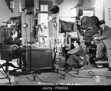 Description : Publié : Mai 17, 1939 - Film Original Title : Monsieur Smith au Sénat. Photo : JAMES STEWART, JEAN ARTHUR, FRANK CAPRA. (Crédit Image : © Photos Divertissement Divertissement/Photos/ZUMAPRESS.com). Titre original : Monsieur SMITH AU SÉNAT. Titre en anglais : MR SMITH GOES TO WASHINGTON. Film Réalisateur : FRANK CAPRA. Année : 1939. Stars : JAMES STEWART, JEAN ARTHUR, ARTHUR, JEAN CAPRA, Frank. Photo : KPA-ZUMA / Album Banque D'Images