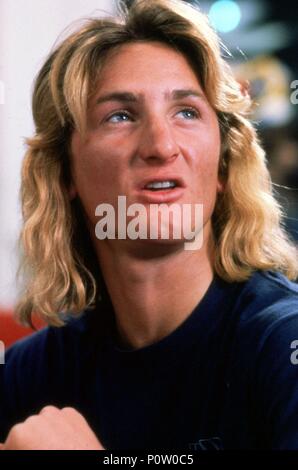Titre original : FAST TIMES AT RIDGEMONT HIGH. Titre en anglais : FAST