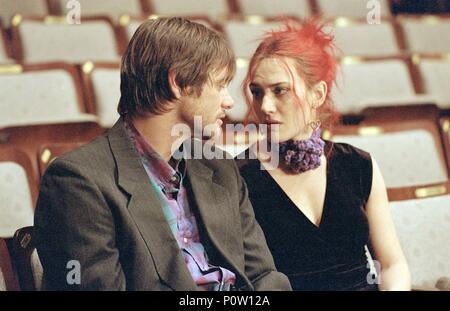 Titre original : Eternal Sunshine of the Spotless Mind. Titre en anglais : Eternal Sunshine of the Spotless Mind. Directeur : Michel Gondry Film. Année : 2004. Stars : JIM CARREY, Kate Winslet. Credit : FOCUS / Album Banque D'Images