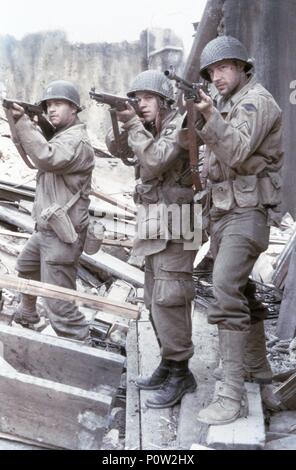 Titre original : Saving Private Ryan. Titre en anglais : il faut sauver le soldat Ryan. Film Réalisateur : Steven Spielberg. Année : 1998. Stars : Tom Hanks, Edward Burns, Matt Damon. Credit : DREAMWORKS / Album Banque D'Images